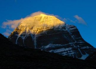 Chiêm bái núi Kailash linh thiêng nổi tiếng trong tour du lịch Tây Tạng